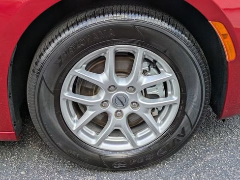 Certified 2025 Chrysler Pacifica Select FWD image 8