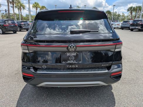 Used 2025 Volkswagen Taos S AWD/4WD image 5