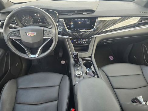 Used 2024 Cadillac XT6 Premium Luxury w/ Technology Package FWD image 16