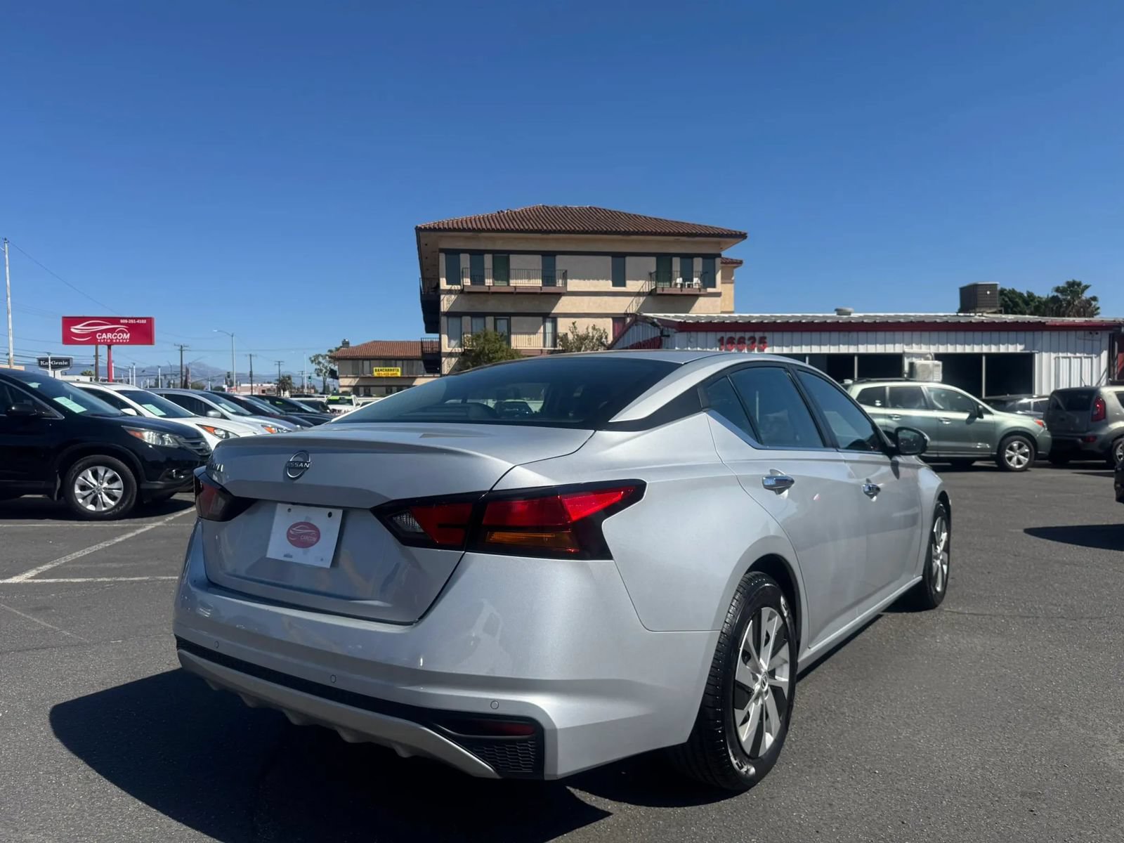 Used 2024 Nissan Altima 2.5 S FWD image 9
