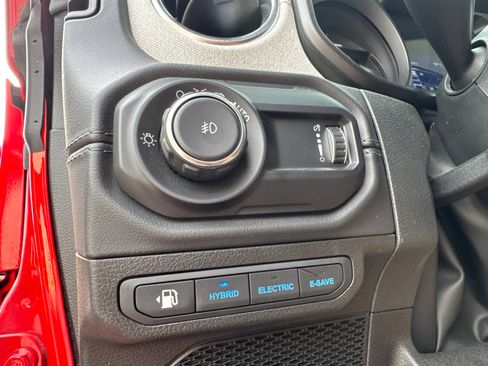 Used 2025 Jeep Wrangler Unlimited Sahara w/ Safety Group AWD/4WD image 35