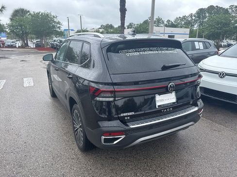 Used 2025 Volkswagen Taos SE w/ Panoramic Sunroof Package image 9