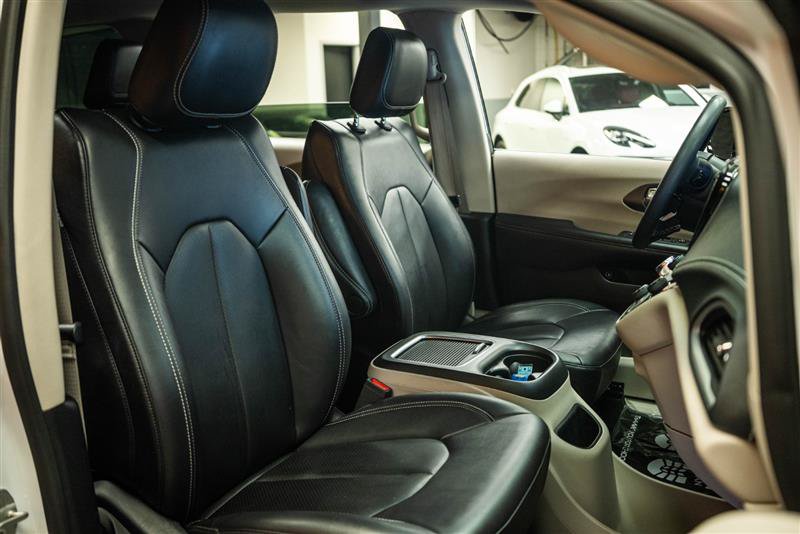 Used 2024 Chrysler Pacifica Limited FWD image 14