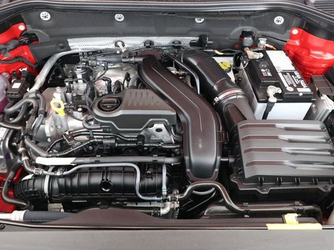 Used 2022 Volkswagen Taos SE w/ Panoramic Sunroof Package image 24