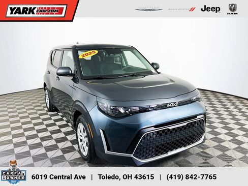 Used 2025 Kia Soul LX FWD image 1