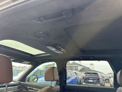 Used 2022 Kia Telluride SX w/ SX Prestige Package image 15