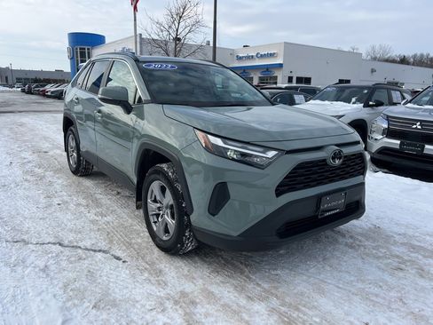 Used 2022 Toyota RAV4 XLE image 7