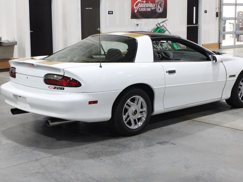 Used 1996 Chevrolet Camaro Z28 RWD image 30