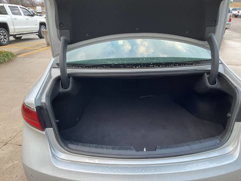 Used 2017 Kia Cadenza Premium w/ Luxury Package image 10