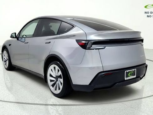 Used 2026 Tesla Model Y AWD image 6