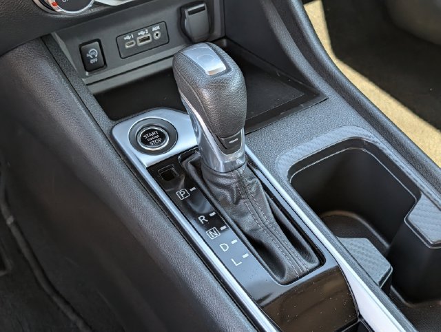 Used 2024 Nissan Sentra SV FWD image 18