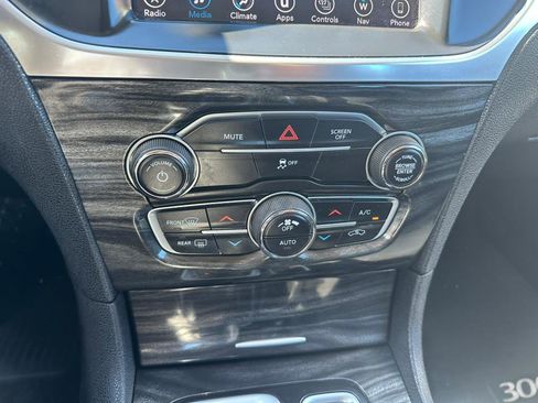 Used 2017 Chrysler 300 Limited w/ Value Package image 22