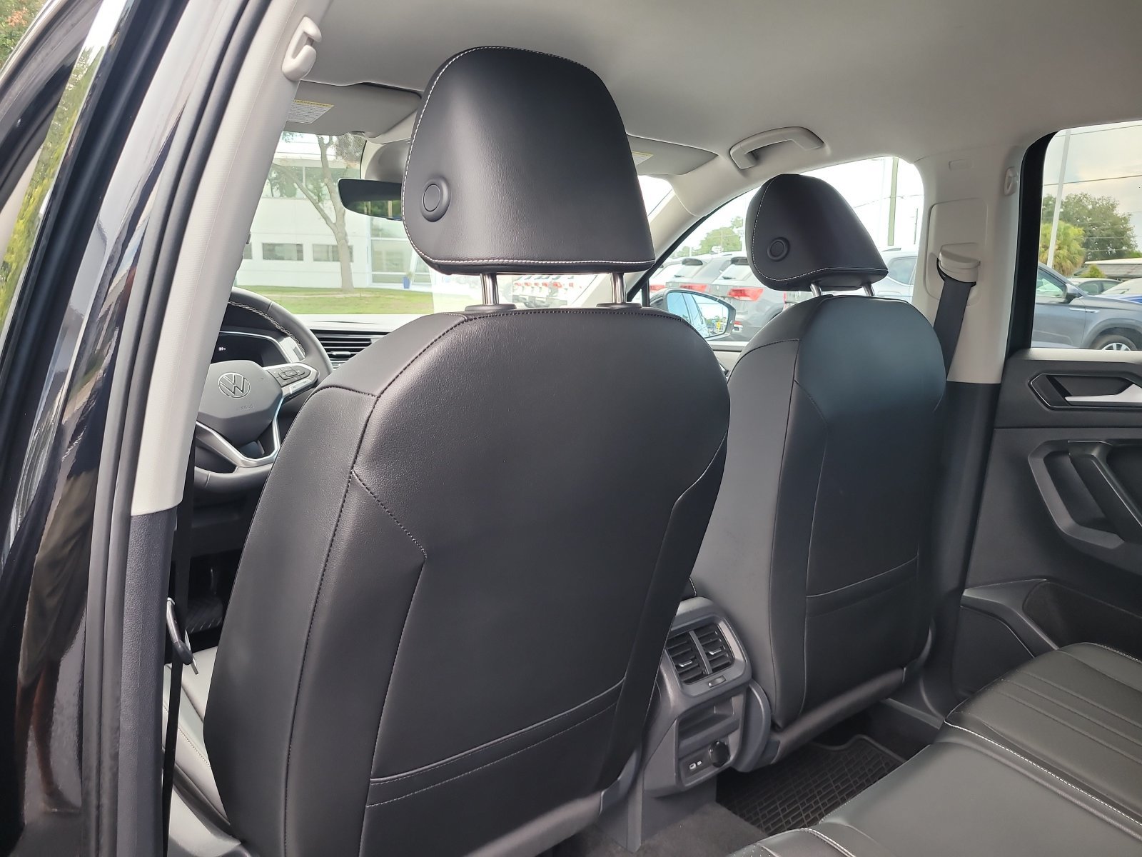 Used 2023 Volkswagen Tiguan SE FWD image 11