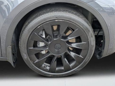 Used 2021 Tesla Model Y Long Range image 10