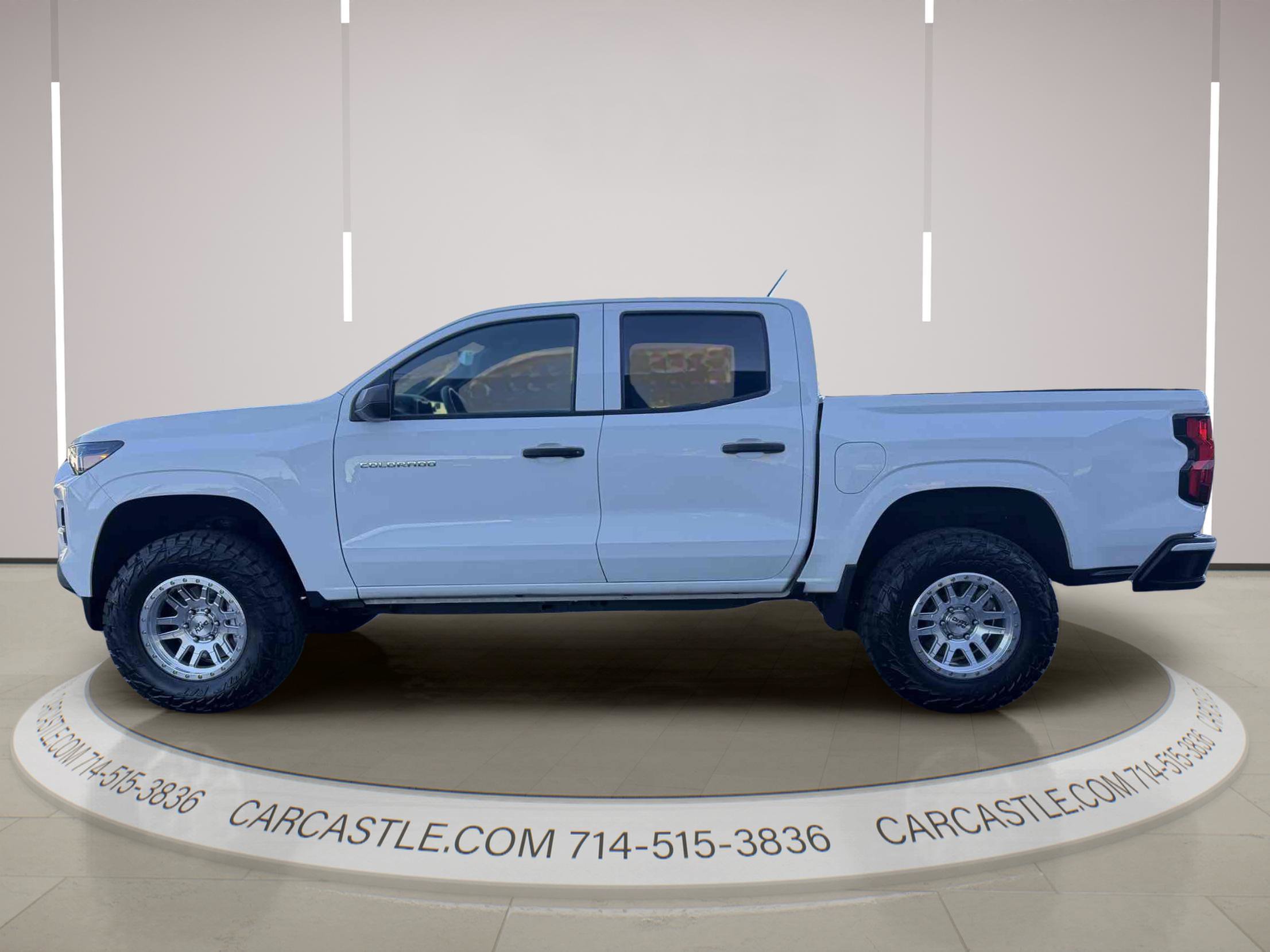 Used 2023 Chevrolet Colorado W/T RWD image 2