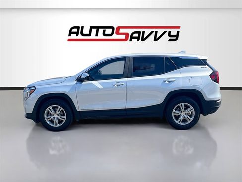 Used 2022 GMC Terrain SLE image 4