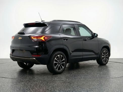 Used 2025 Chevrolet TrailBlazer LT FWD image 9