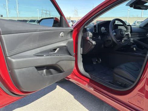 Certified 2025 Hyundai Elantra Limited image 10