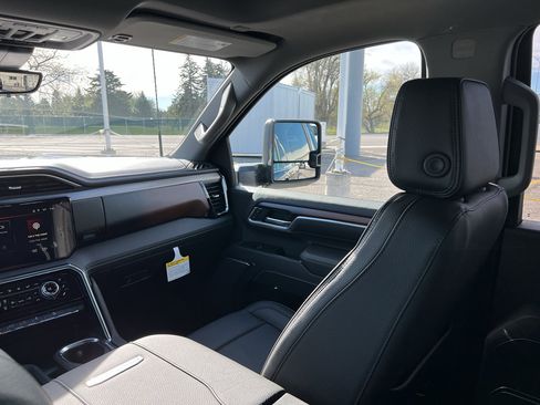 New 2026 GMC Sierra 3500 Denali w/ Denali Reserve Package image 37