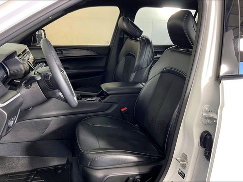 Used 2023 Jeep Grand Cherokee L Laredo AWD/4WD image 36