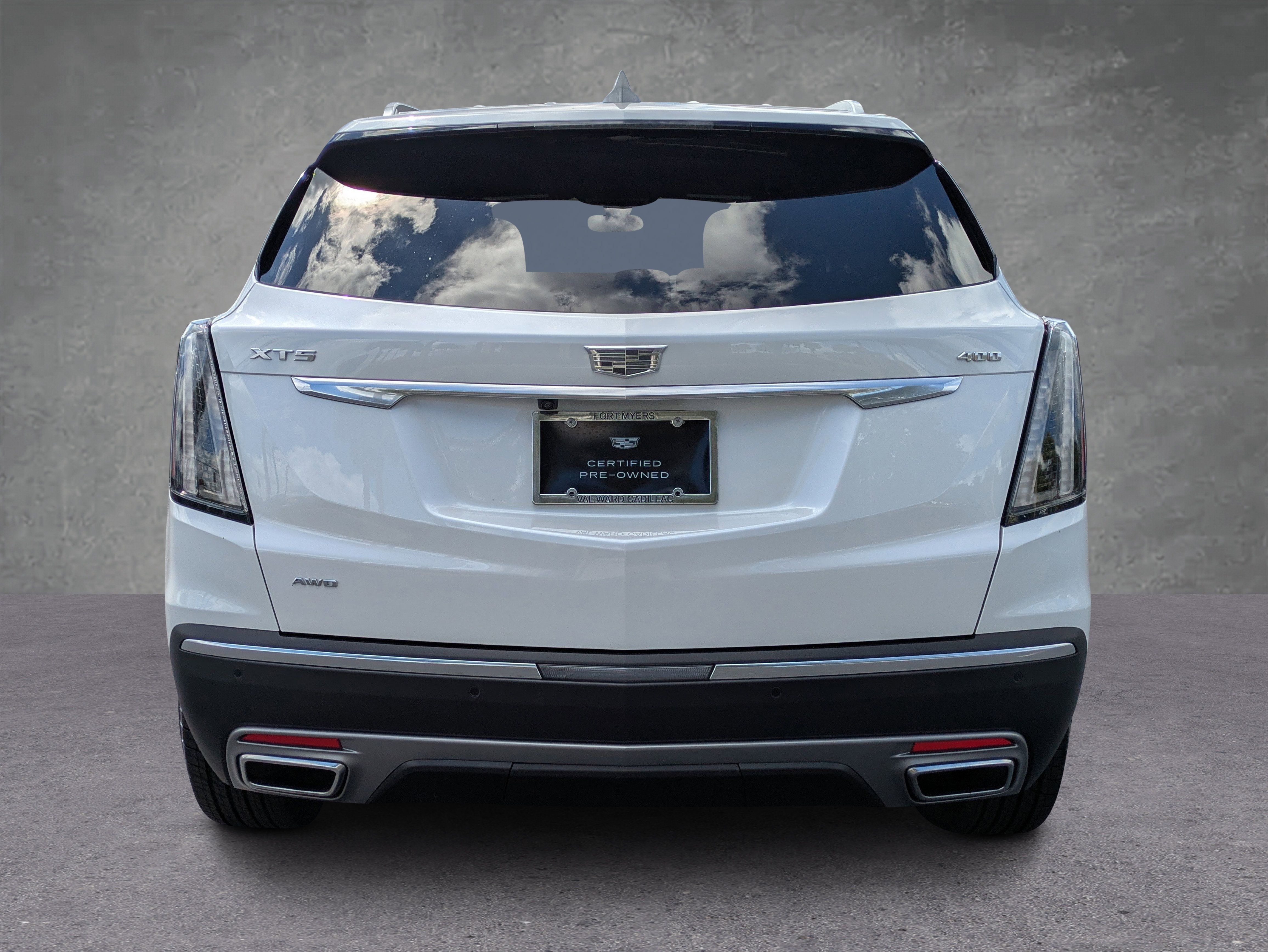 Certified 2025 Cadillac XT5 Premium Luxury w/ LPO, Red Accent Package AWD/4WD image 3