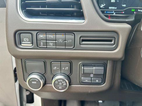 Used 2022 GMC Yukon SLT w/ SLT Premium Package RWD image 41