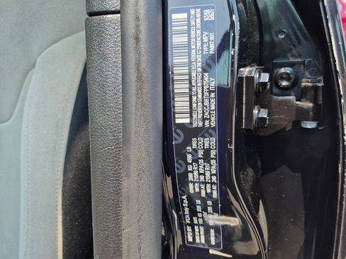 Used 2015 Jeep Renegade Latitude AWD/4WD image 16