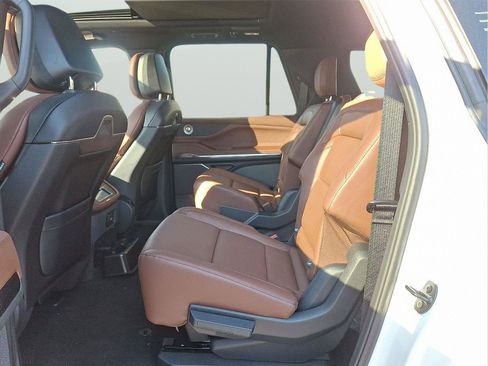 New 2025 Lincoln Navigator L Reserve image 10