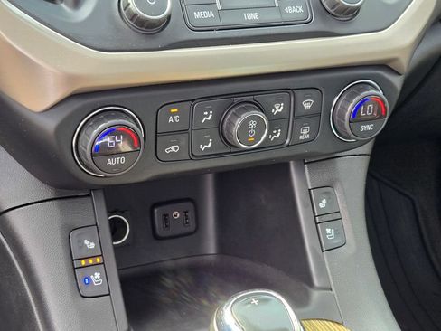 Used 2019 GMC Acadia Denali w/ Technology Package AWD/4WD image 40