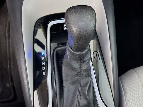 Used 2022 Toyota Corolla L image 19