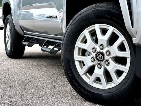 Certified 2025 Toyota Tacoma SR5 AWD/4WD image 2
