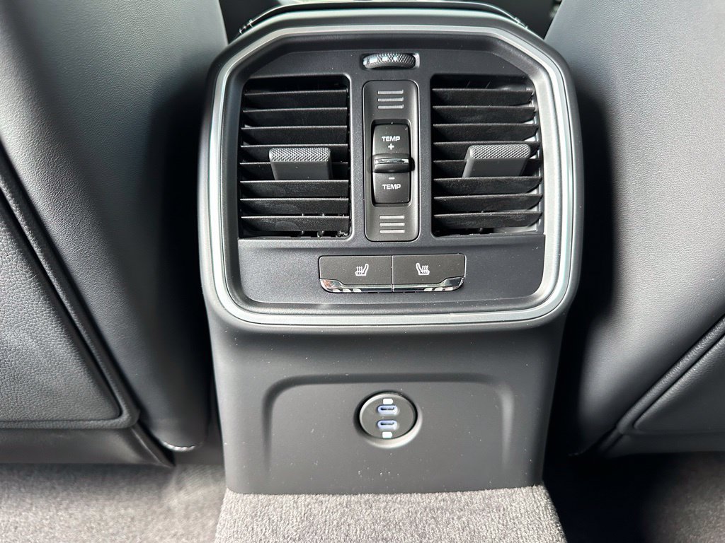Used 2026 Porsche Macan AWD/4WD image 22