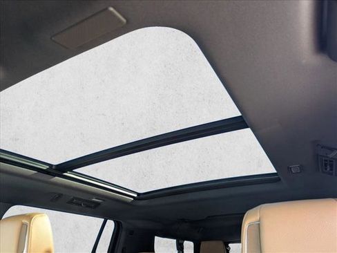 Used 2025 Cadillac Escalade ESV Premium Luxury image 16