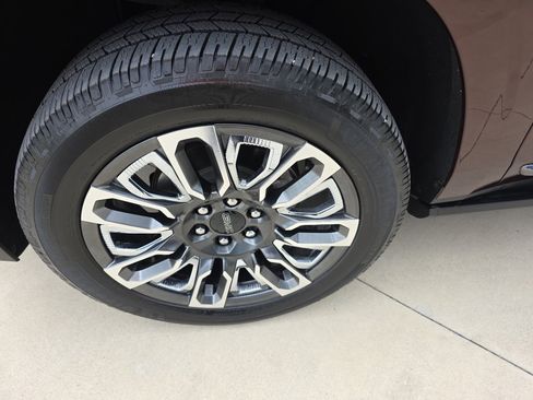 Certified 2023 GMC Yukon XL Denali Ultimate AWD/4WD image 5