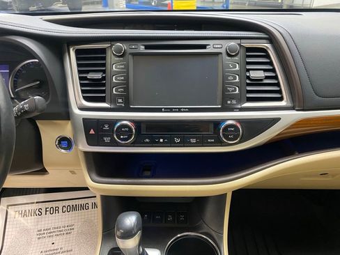 Used 2019 Toyota Highlander Limited Platinum AWD/4WD image 26