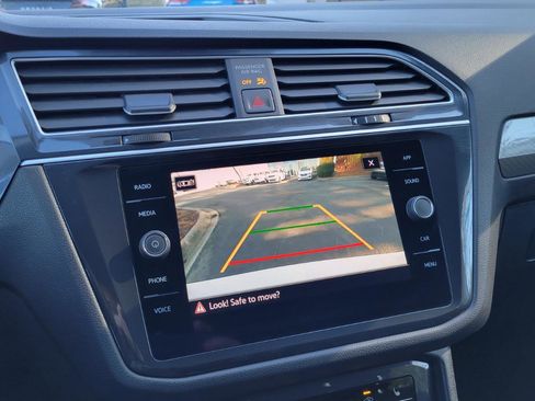 Certified 2024 Volkswagen Tiguan SE image 28