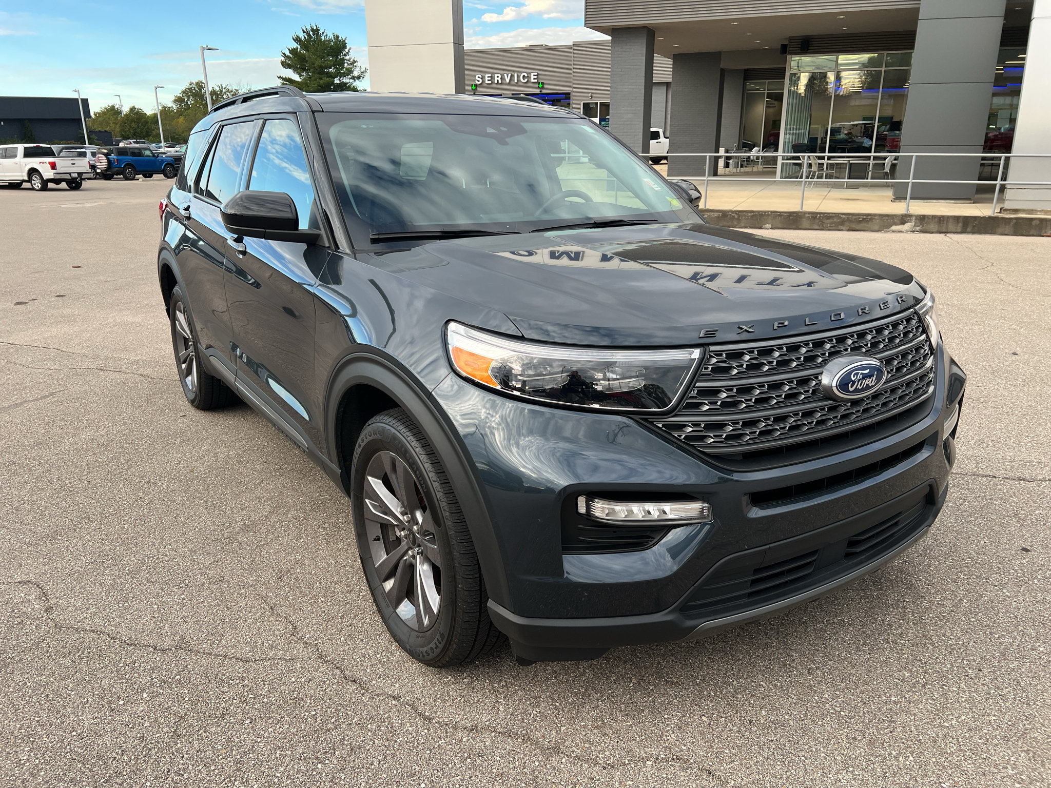 Used 2023 Ford Explorer XLT w/ Equipment Group 202A AWD/4WD image 1
