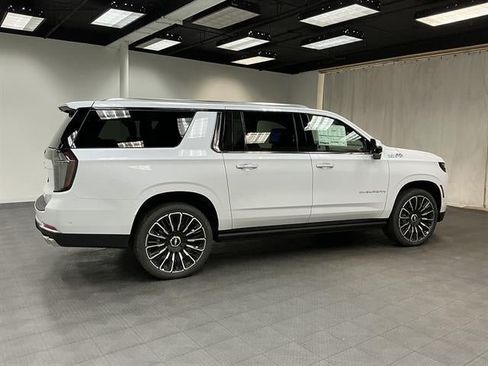 New 2026 Chevrolet Suburban High Country AWD/4WD image 6