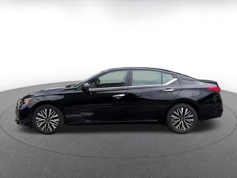 Used 2025 Nissan Altima 2.5 SV FWD image 7