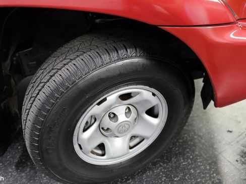 Used 2013 Toyota Tacoma PreRunner w/ SR5 Pkg RWD image 16