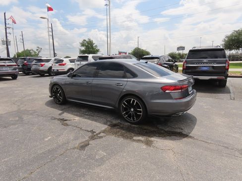 Used 2021 Volkswagen Passat 2.0T R-Line image 16