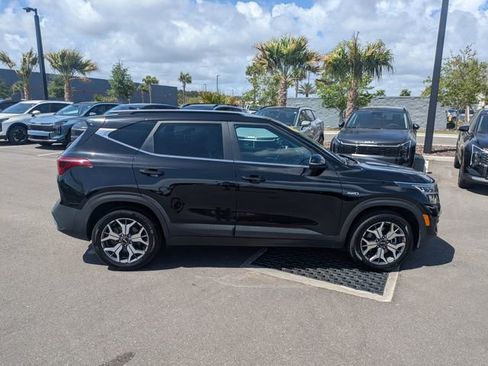 Used 2021 Kia Seltos EX image 2