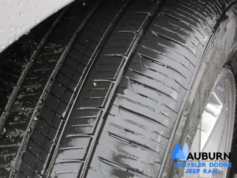 Used 2025 Hyundai Elantra SE image 9