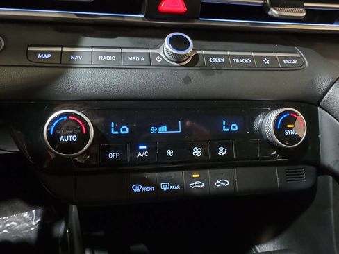 Used 2024 Hyundai Elantra SEL FWD image 16