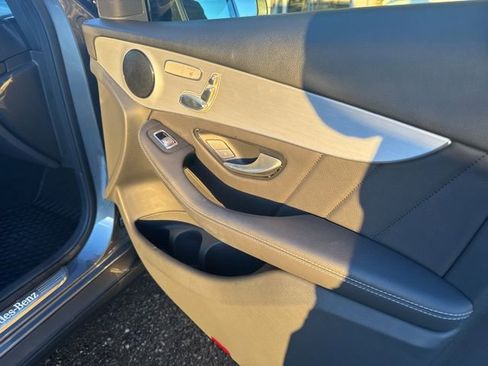 Used 2021 Mercedes-Benz GLC 300 4MATIC image 11