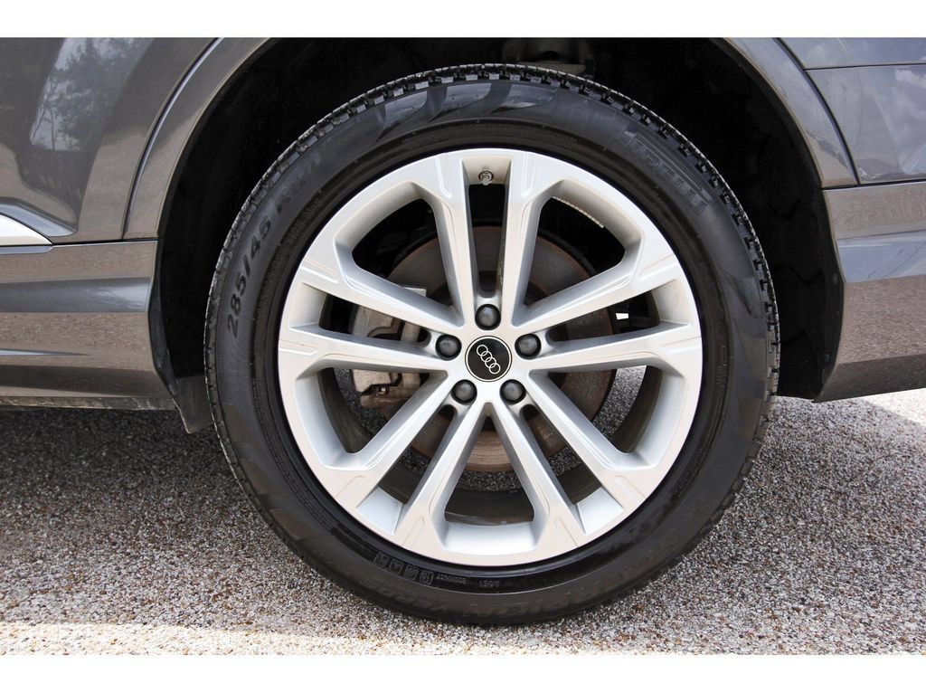 Used 2025 Audi Q7 3.0T Premium Plus AWD/4WD image 39