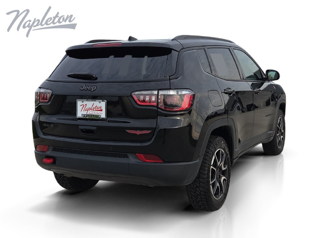 Used 2025 Jeep Compass Trailhawk AWD/4WD image 5