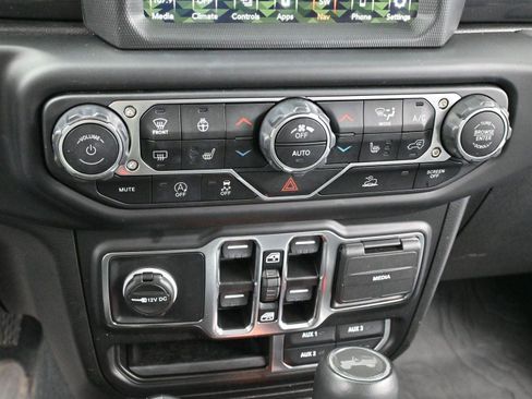 Used 2022 Jeep Wrangler Unlimited Sahara image 22