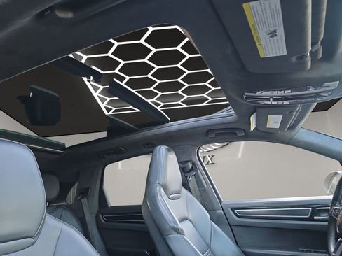 Used 2021 Porsche Cayenne GTS image 21