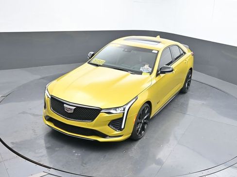 Used 2024 Cadillac CT4 V w/ LPO, ONYX Package image 36